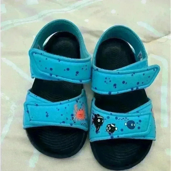 Little boys size 10 adidas sandals - Picture 1 of 4